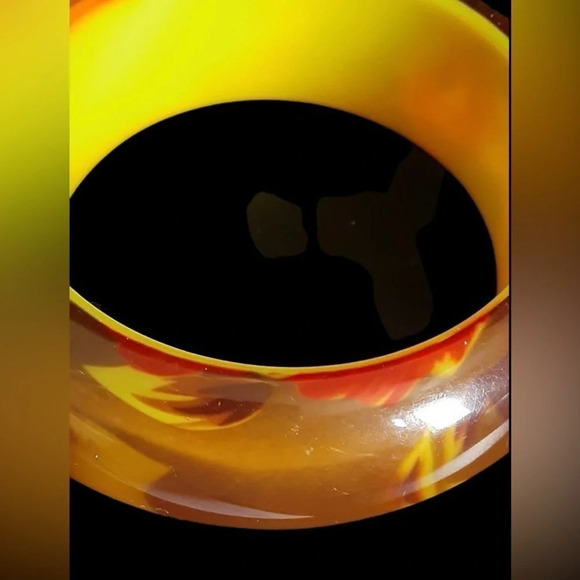 BAKELITE Vintage 1940s RARE Reverse Painted Apple Juice Bracelet TESTED - Picture 3 of 5